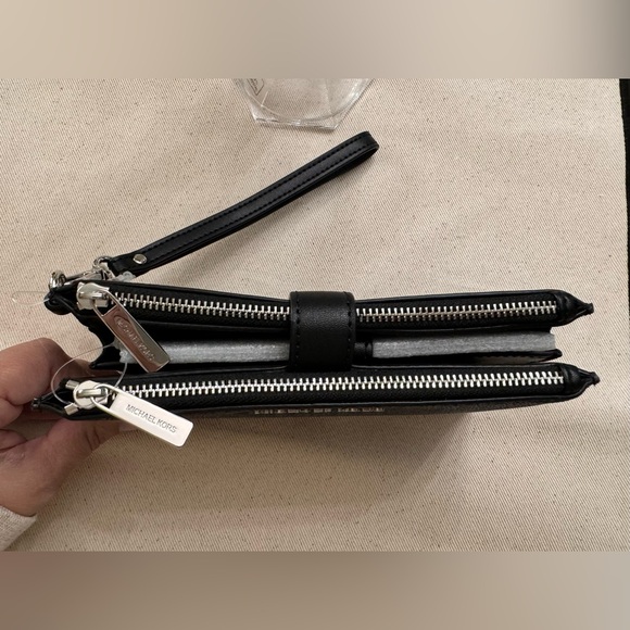 NWT Michael Kors Signature Jet Set Double-Zip Wristlet - Picture 3 of 5